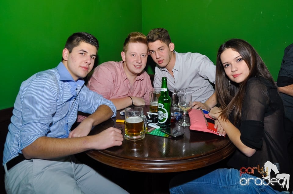 Party în Green Pub, Green Pub