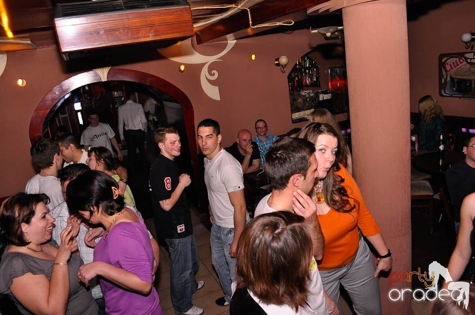 Party weekend în Chanson Café, 