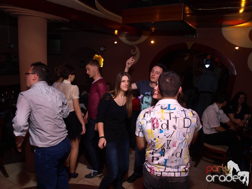 Party weekend în Chanson Café, 