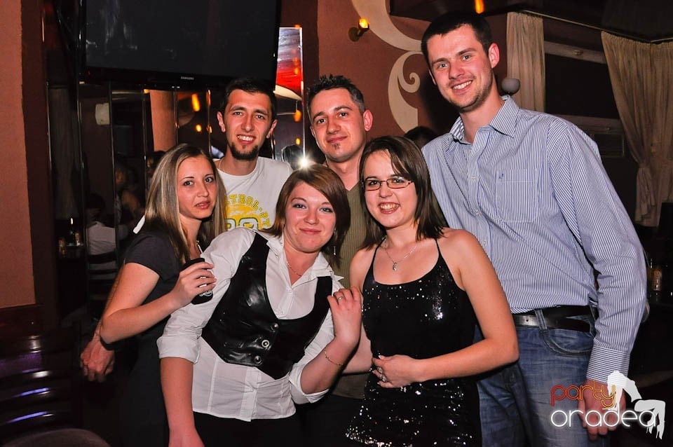 Party weekend în Chanson Café, 