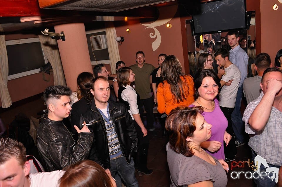 Party weekend în Chanson Café, 