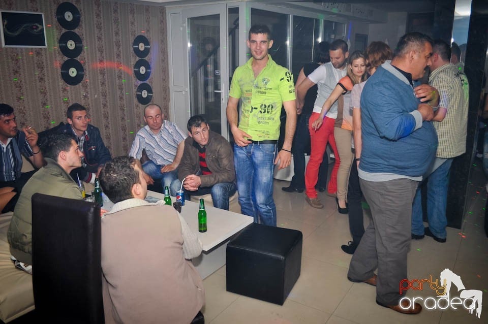 Petrecere în Club Dizalya, 