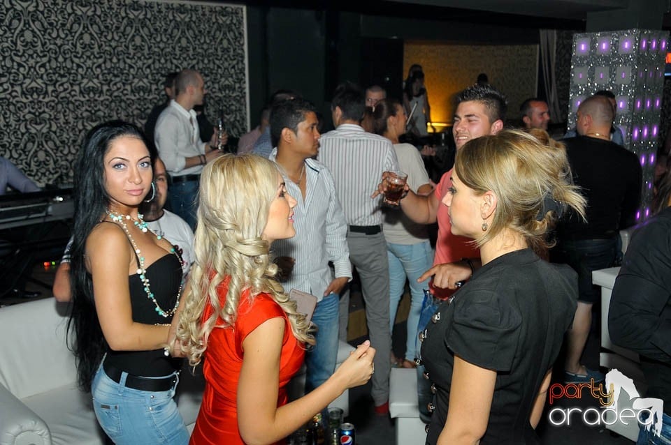 Petrecere în Club Life, 