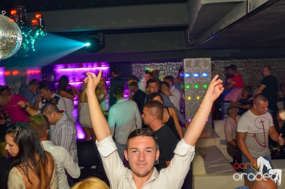 Petrecere până dimineaţa în Club Life, 