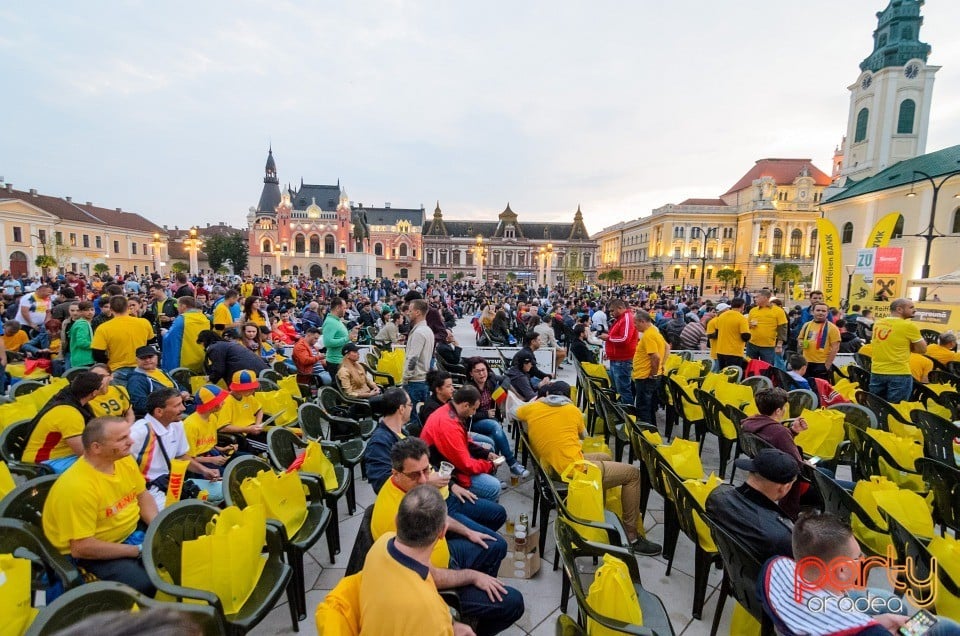 Piaţa Unirii în timpul meciului cu Franţa, Oradea