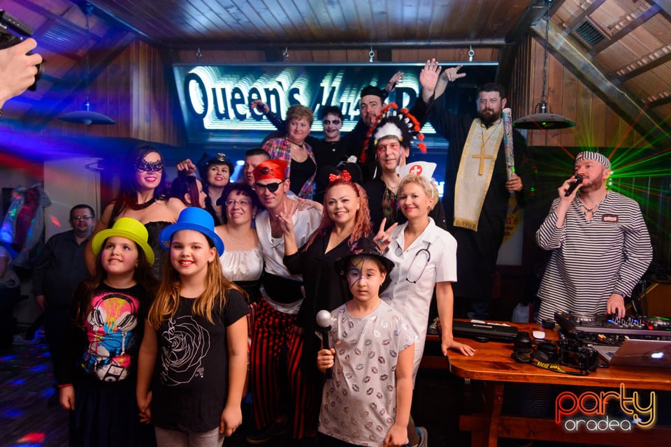 Retro Farsang @ Queen's Pub, Queen's Music Pub