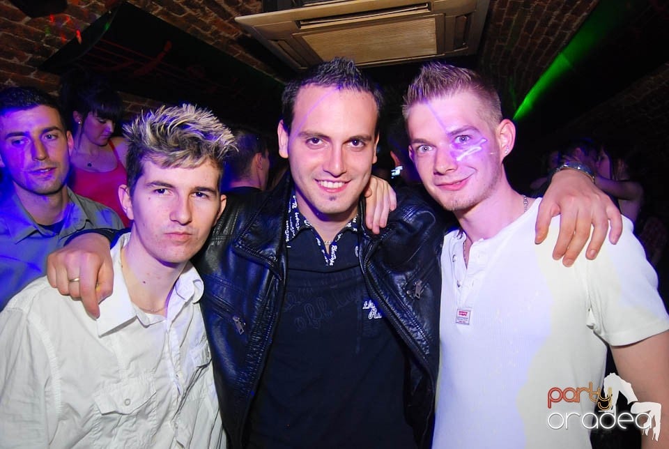 Saturday Night Clubbing în Escape, 