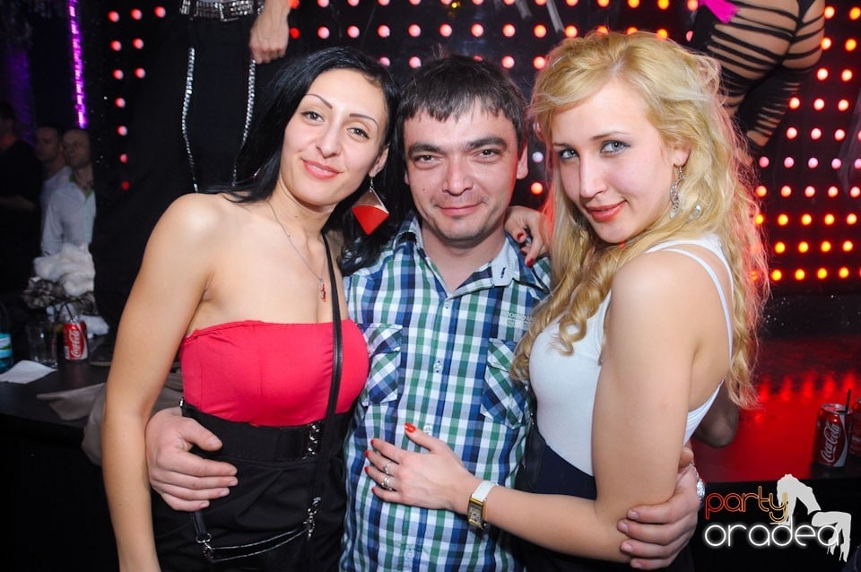 Saturday night clubbing în The One, 