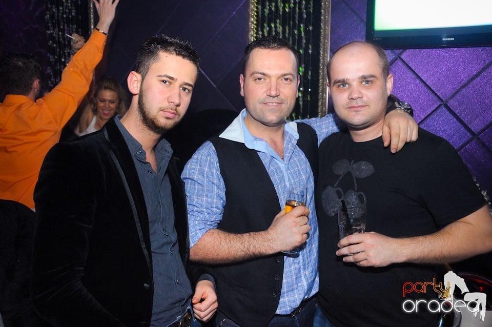 Saturday night clubbing în The One, 