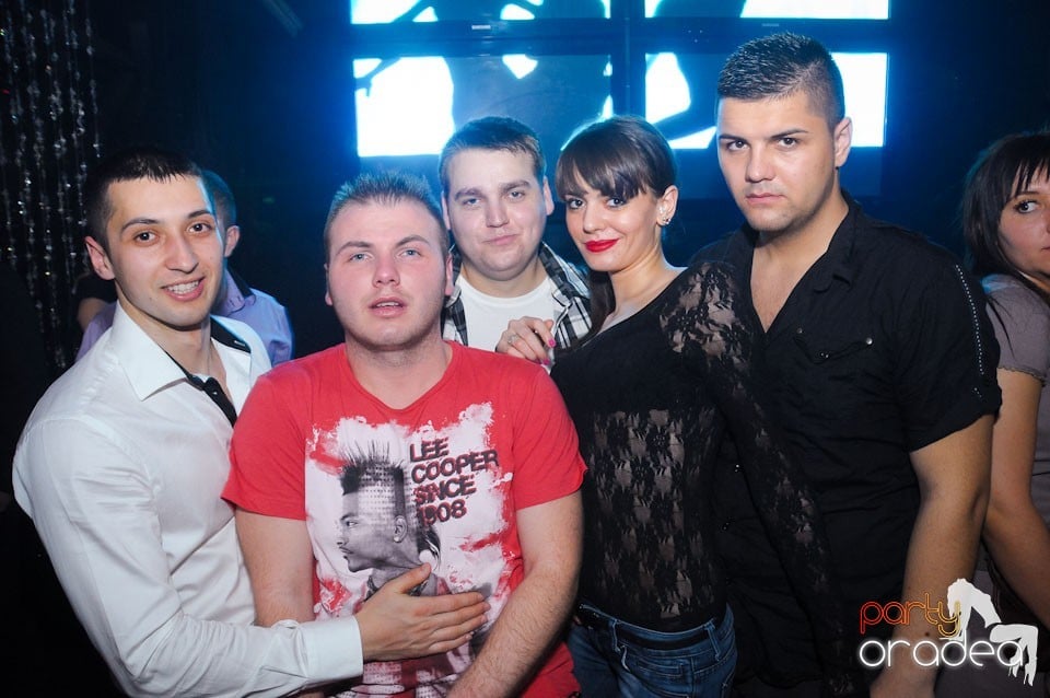 Saturday night clubbing în The One, 