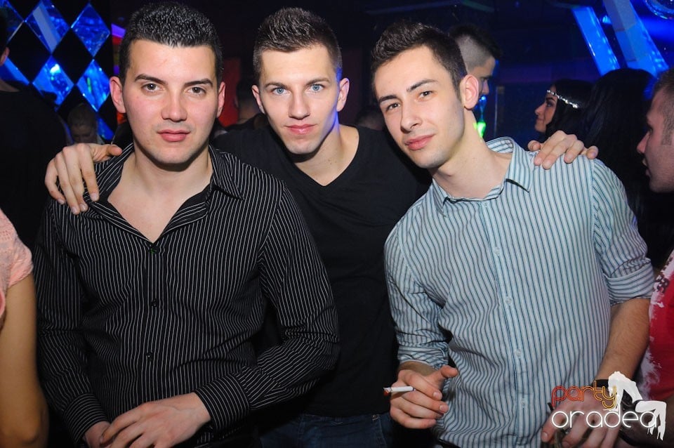 Saturday night clubbing în The One, 