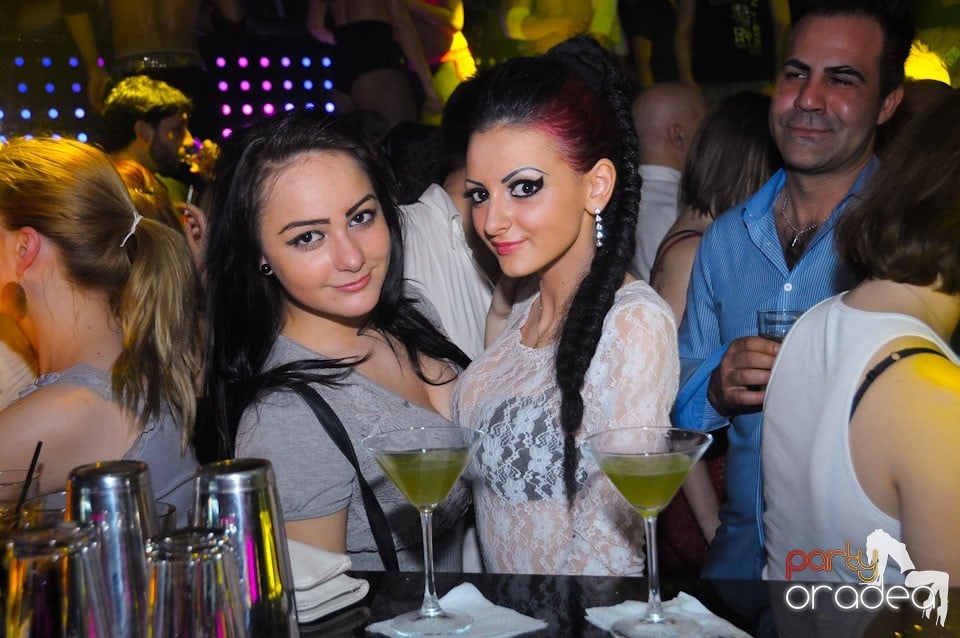 Saturday night clubbing în The One, 