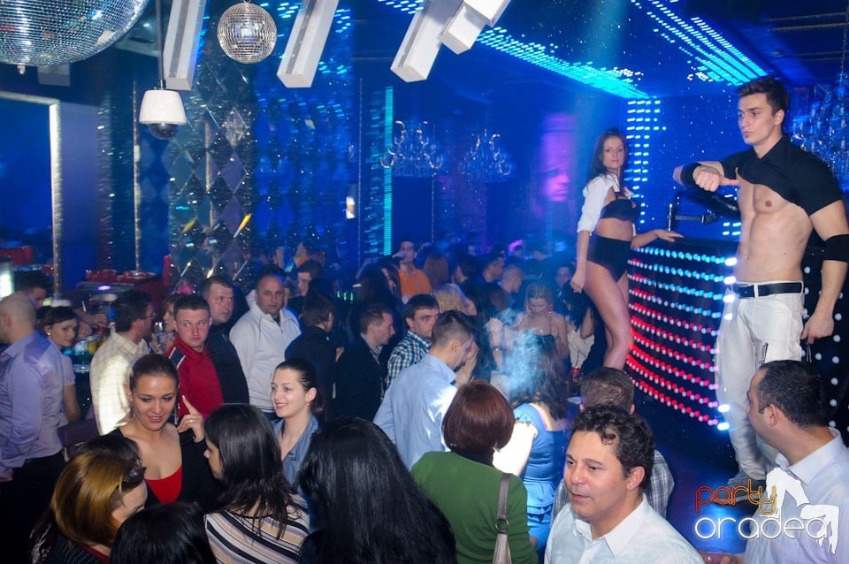 Saturday night clubbing în The One, 