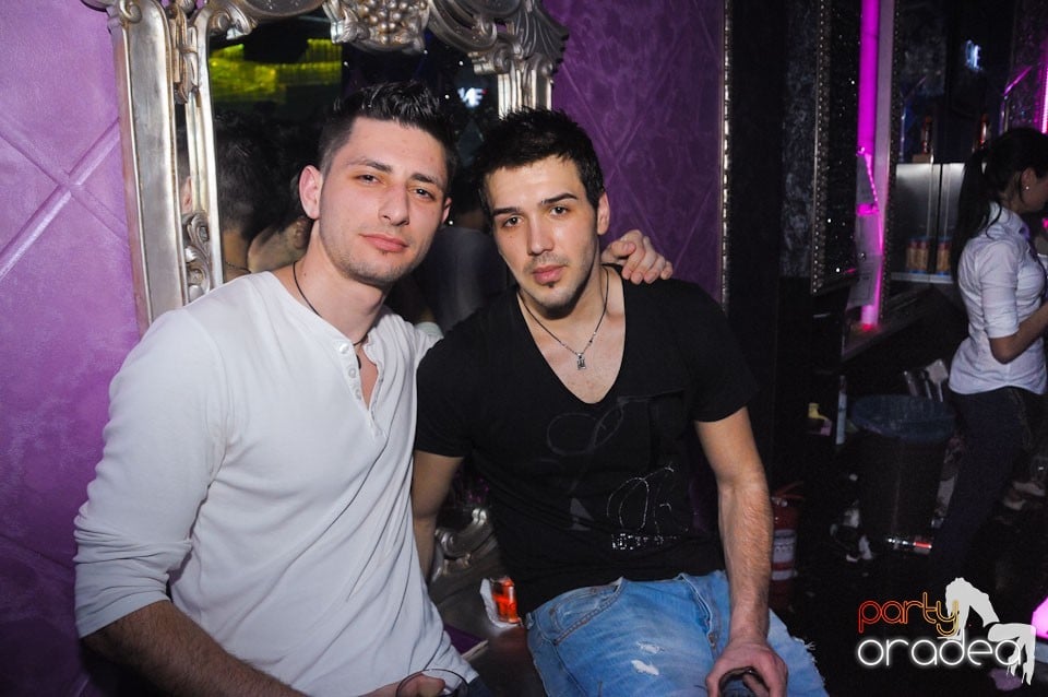 Saturday night clubbing în The One, 