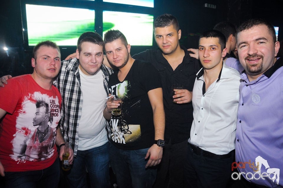 Saturday night clubbing în The One, 