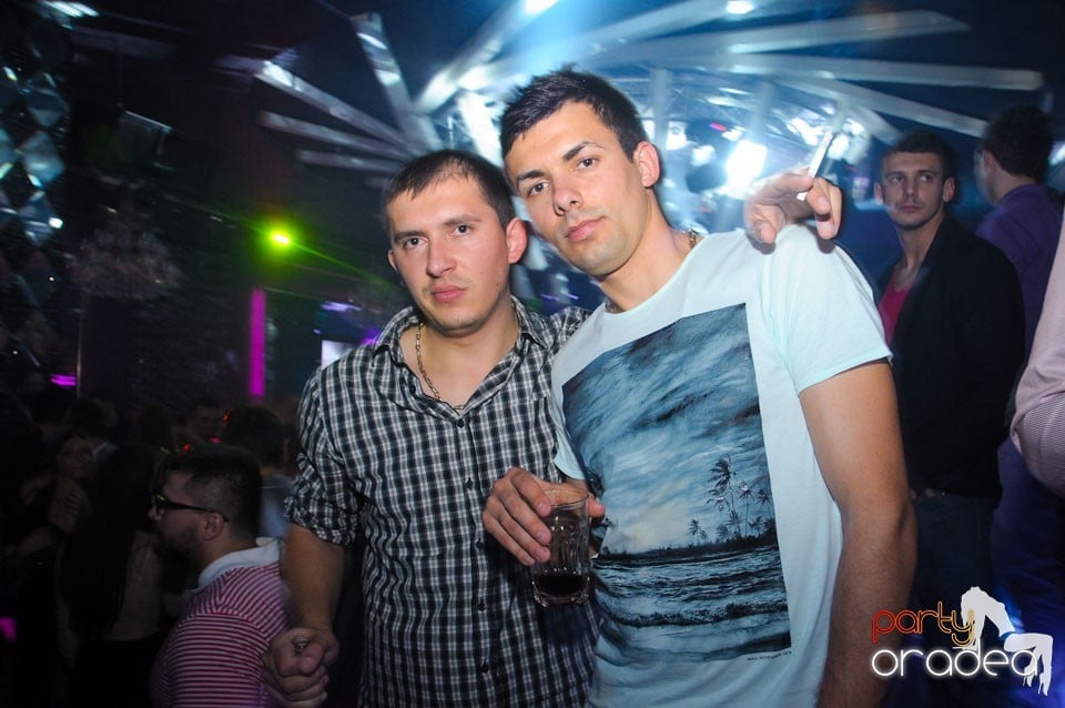 Saturday night clubbing în The One, 