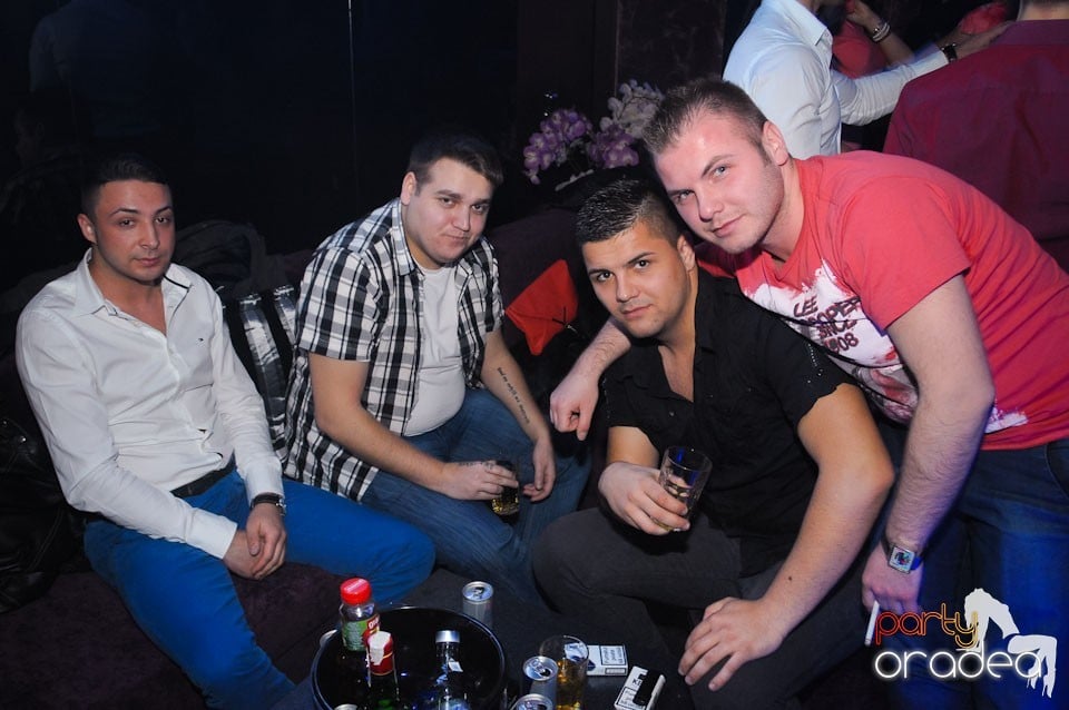 Saturday night clubbing în The One, 