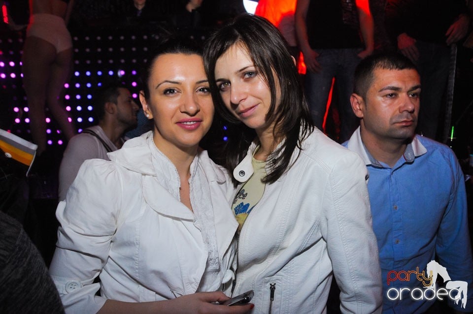 Saturday night clubbing în The One, 