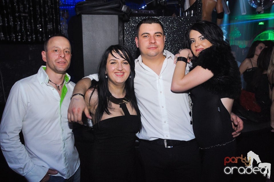 Saturday night clubbing în The One, 