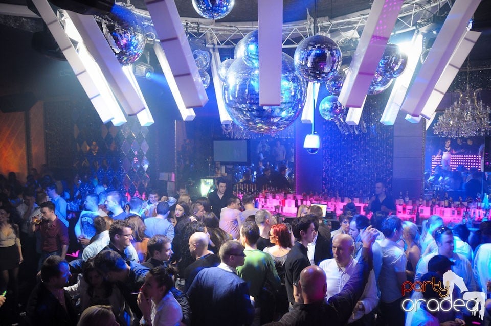 Saturday night clubbing în The One, 