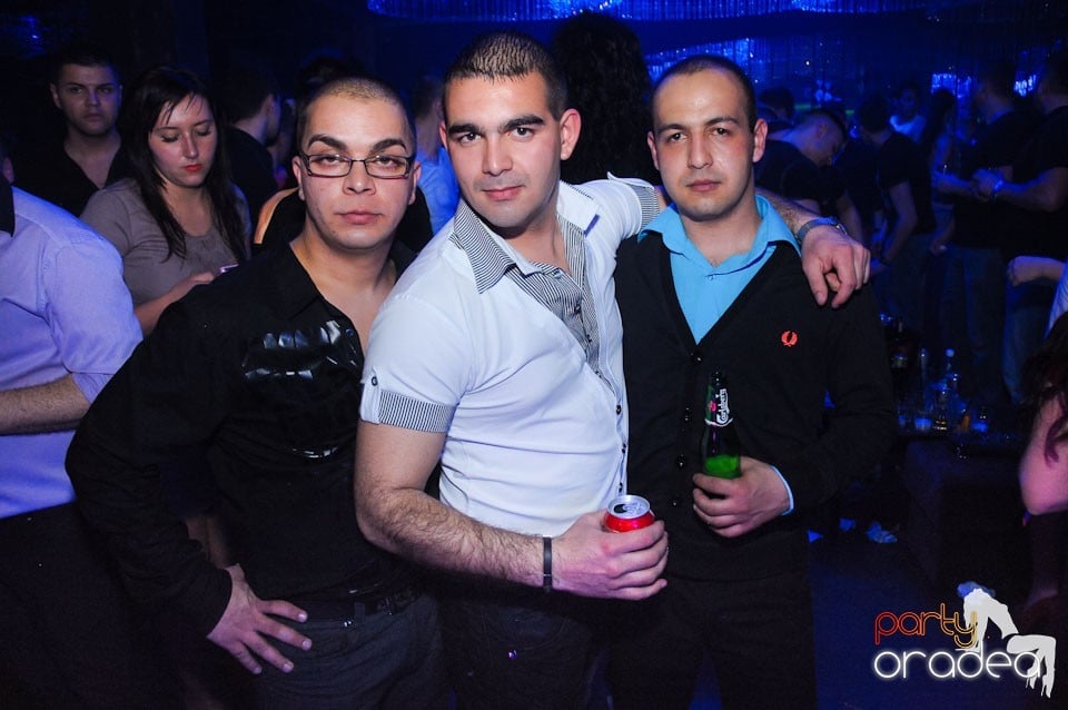 Saturday night clubbing în The One, 