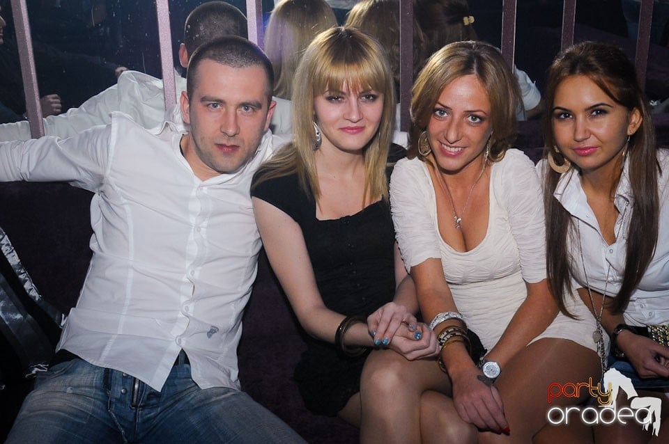 Saturday night clubbing în The One, 