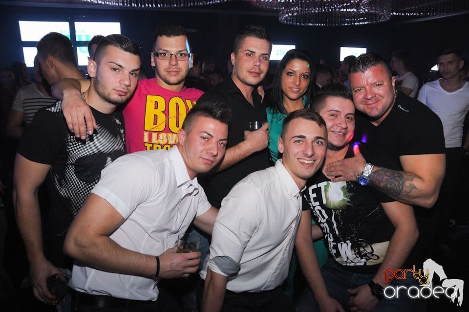 Saturday night clubbing în The One, 