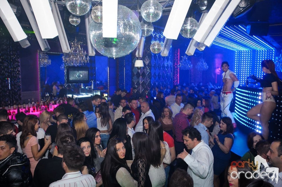 Saturday night clubbing în The One, 