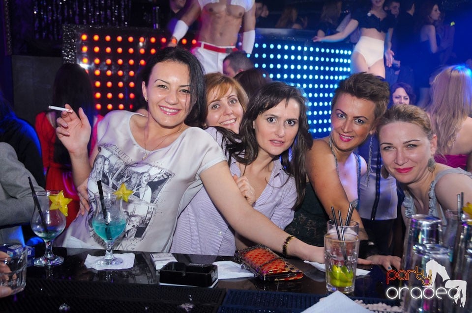 Saturday night clubbing în The One, 