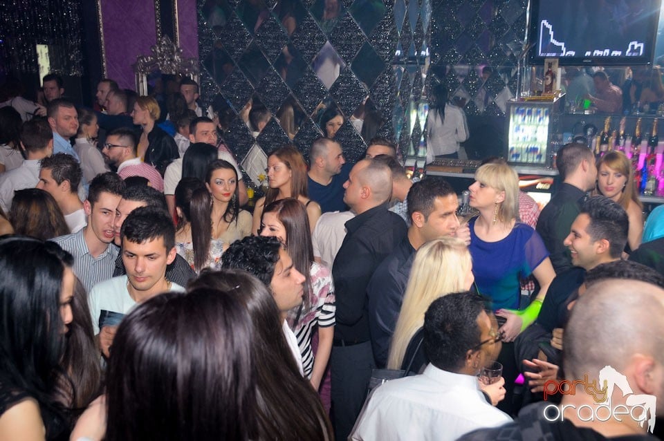 Saturday night clubbing în The One, 