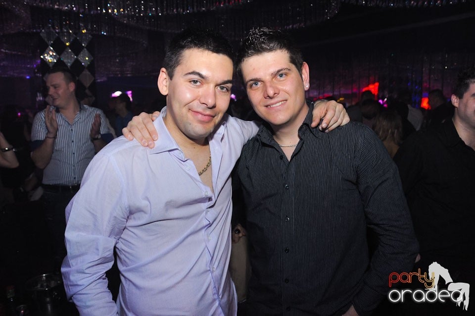 Saturday night clubbing în The One, 