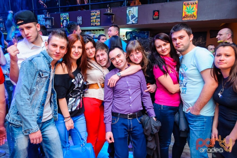 Saturday Party în Window, 