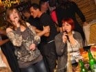 Seară cu karaoke în Zulu Caffe