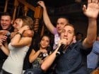 Seară cu karaoke în Zulu Caffe