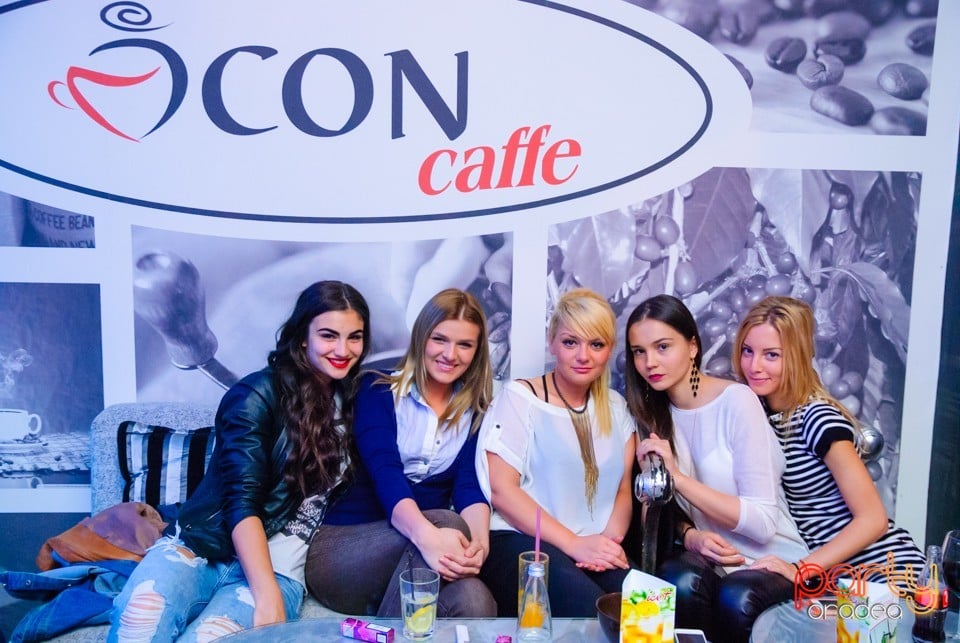 Sfârşit de săptămână în Icon Caffe, Icon Caffe