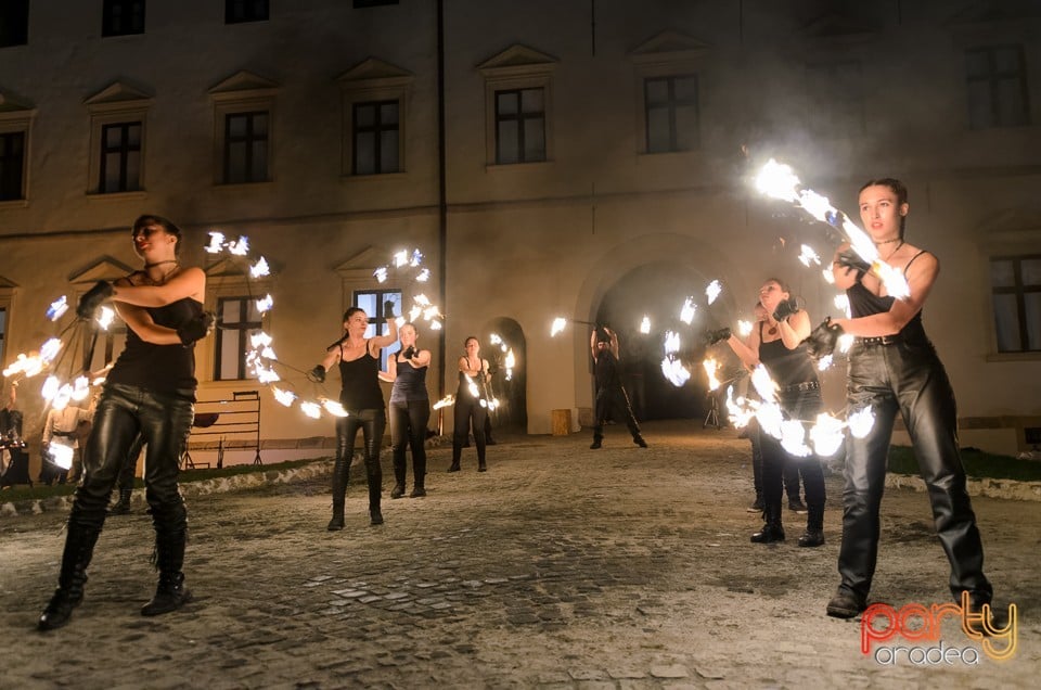 Spectacol de jonglerii cu focul, Cetatea Oradea