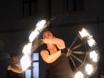 Spectacol de jonglerii cu focul