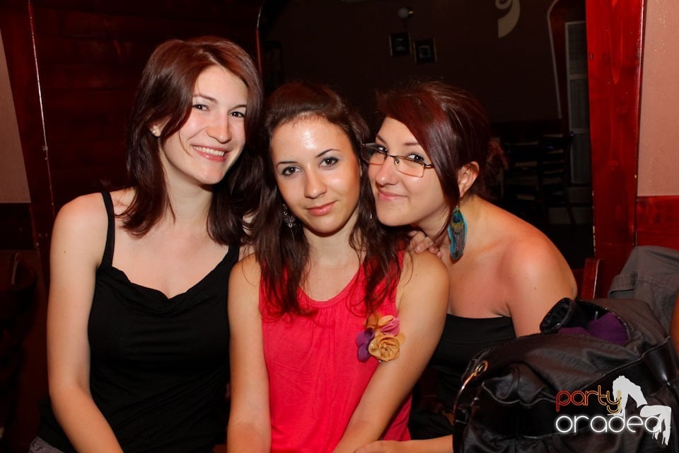 Summer Party în Chanson Café, 