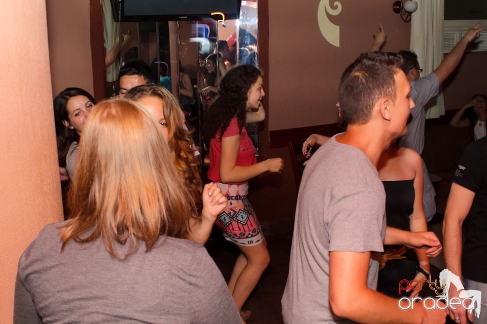 Summer Party în Chanson Café, 