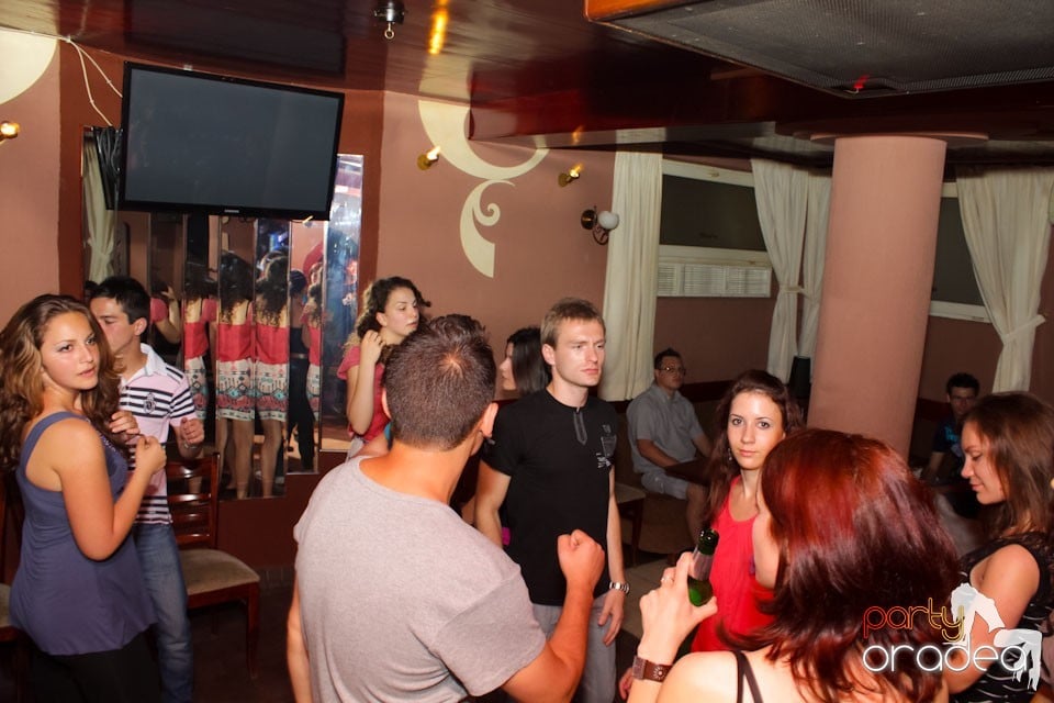 Summer Party în Chanson Café, 