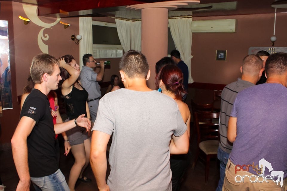 Summer Party în Chanson Café, 