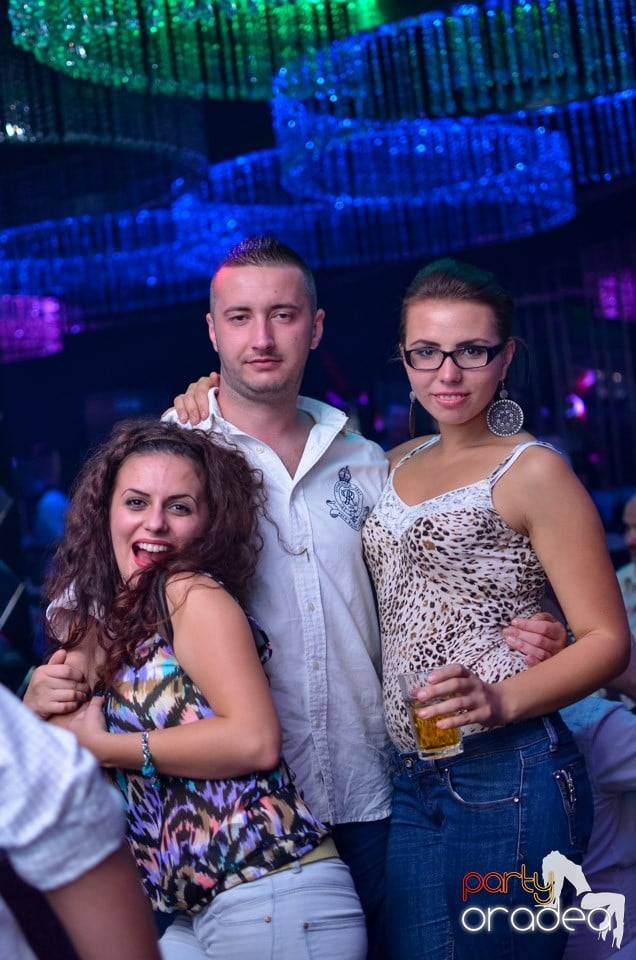 Summer Retro Night Fever continuă, 