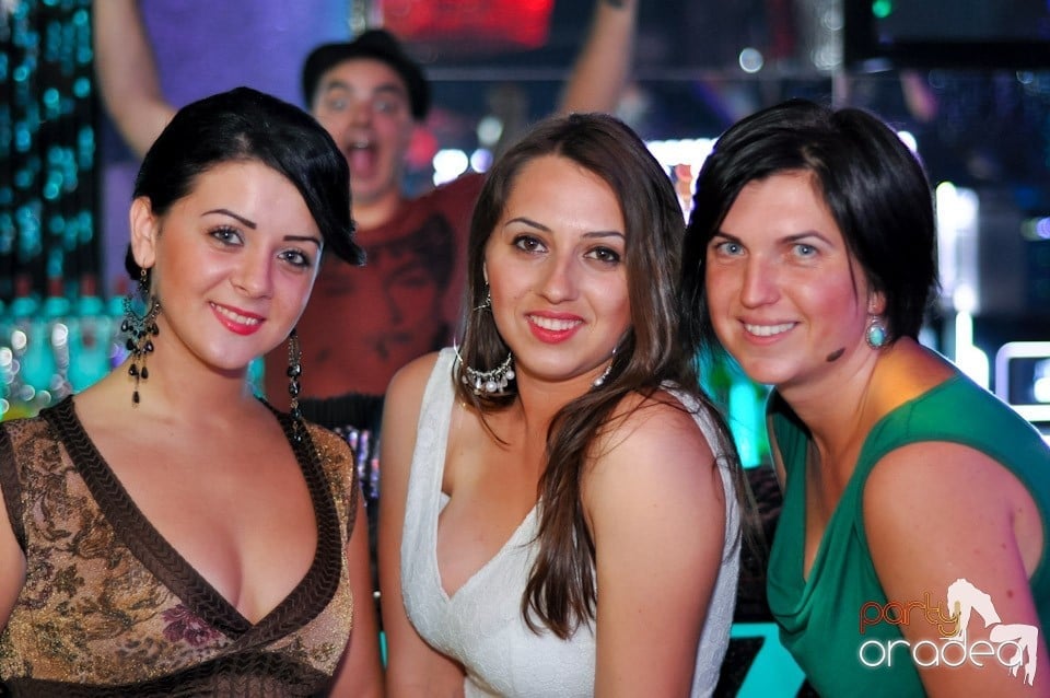 Summer Retro Night Fever în The One, 