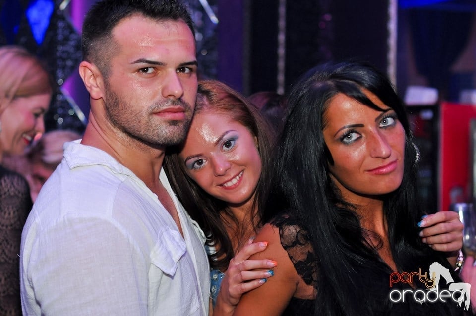 Summer Retro Night Fever în The One, 