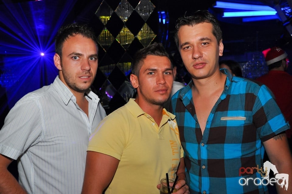 Summer Retro Night Fever în The One, 