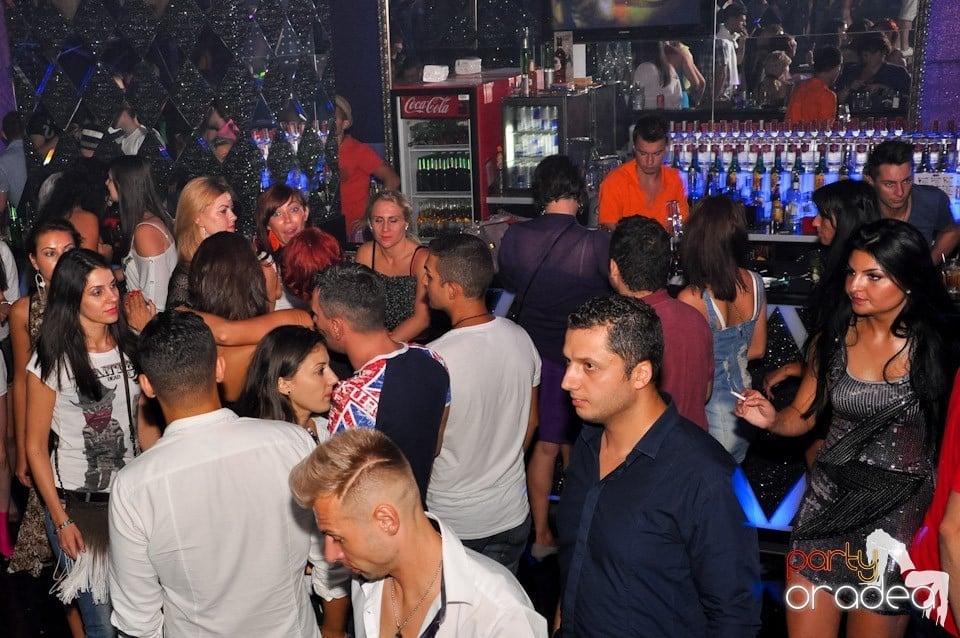 Summer Retro Night Fever în The One, 