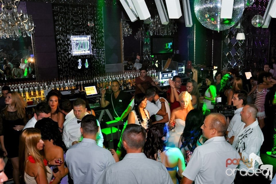 Summer Retro Night Fever în The One, 