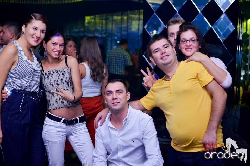 Summer Retro Night Fever în The One, 