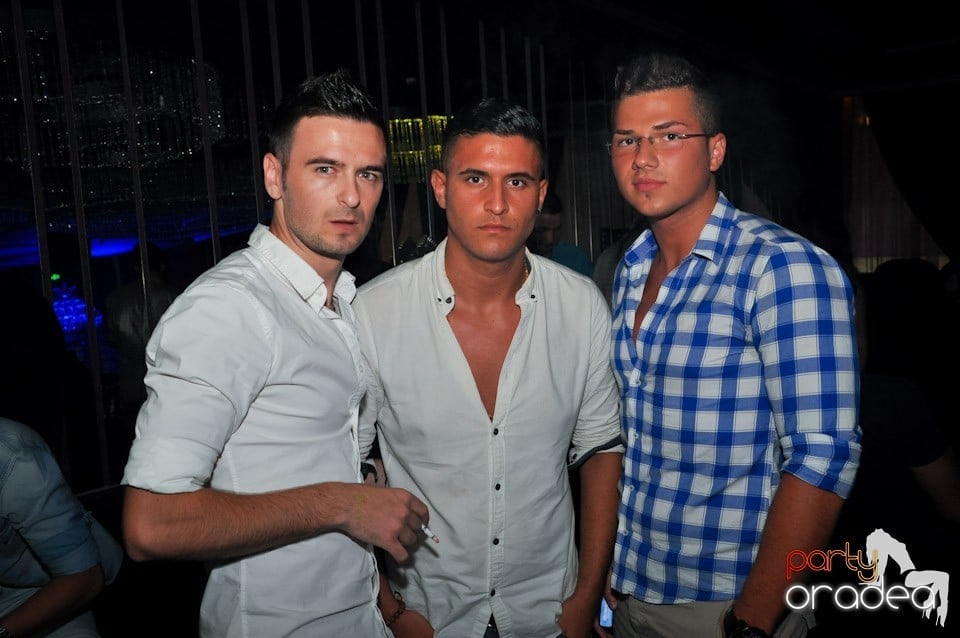 Summer Retro Night Fever în The One, 