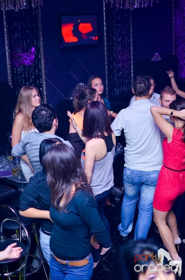 Summer Retro Night Fever în The One, 